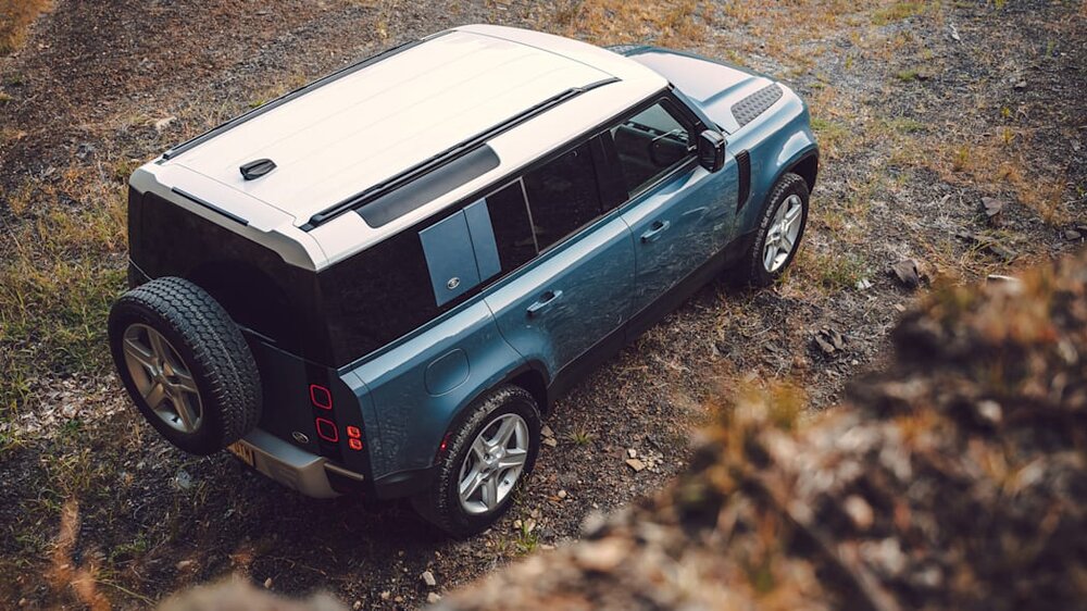 2020-Land-Rover-Defender-blue-with-white-roof.jpeg