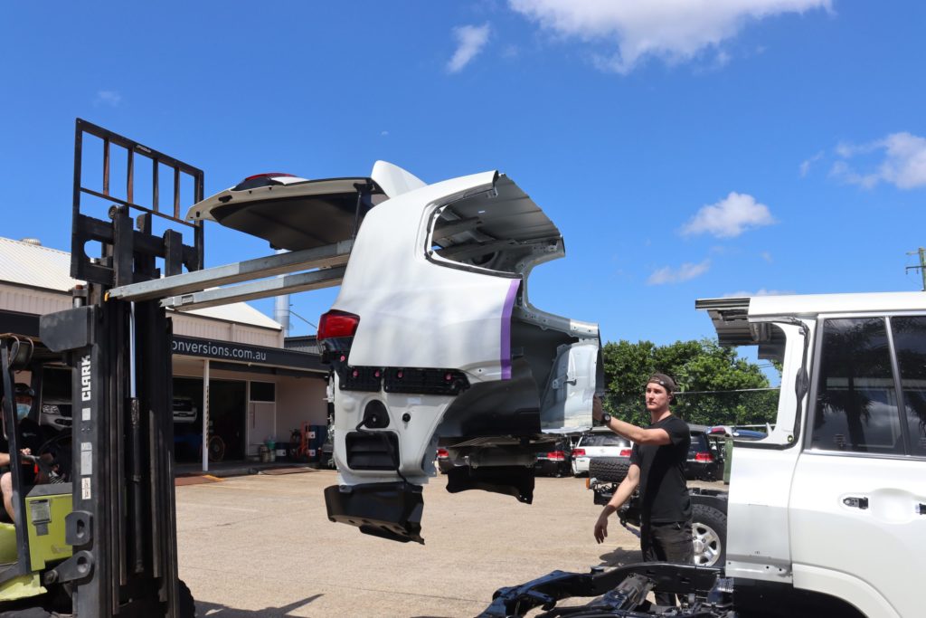 Removing the rear liftgate and quarter panel of the 300 Series Land Cruiser