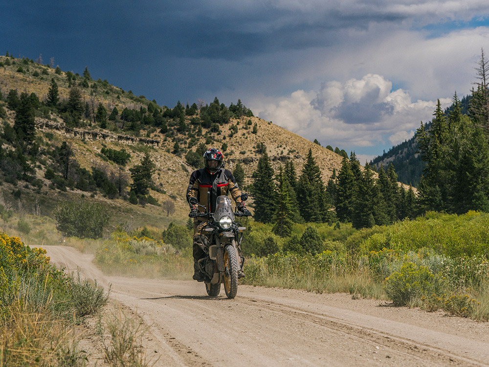 Royal Enfield 450 Himalayan Adventure Motorcycle, adventure motorcycle, overlanding motorcycle, dual sport motorcycle, dirt bike, India, himalayan, himlalays, panniers, crash bars,